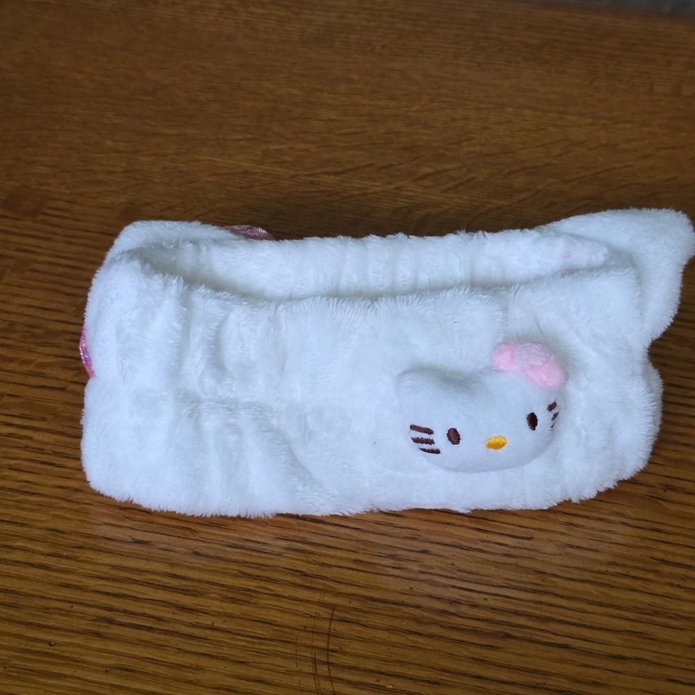 NEW The Crème Shop Hello Kitty Plush Spa Headband White Pink Glitter Bow Sanrio - Picture 2 of 5